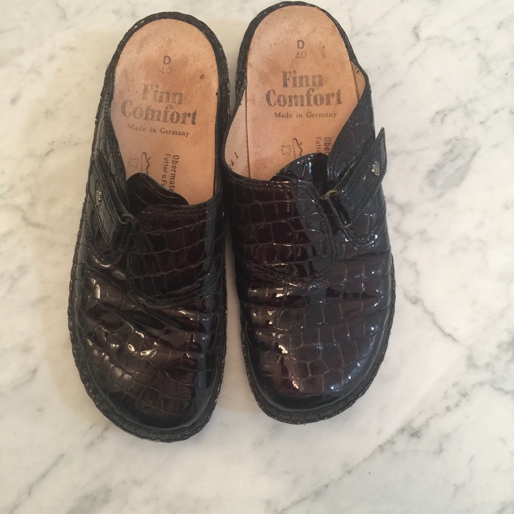 Finn Comfort Brown patent leather clogs, sz 40 8.5